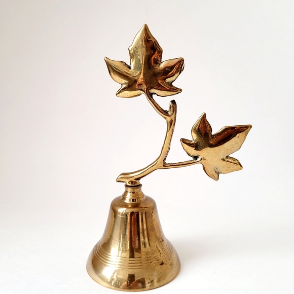 Vintage Brass Maple Leaf bell 6.75"X4.5" - Picture 2 of 7